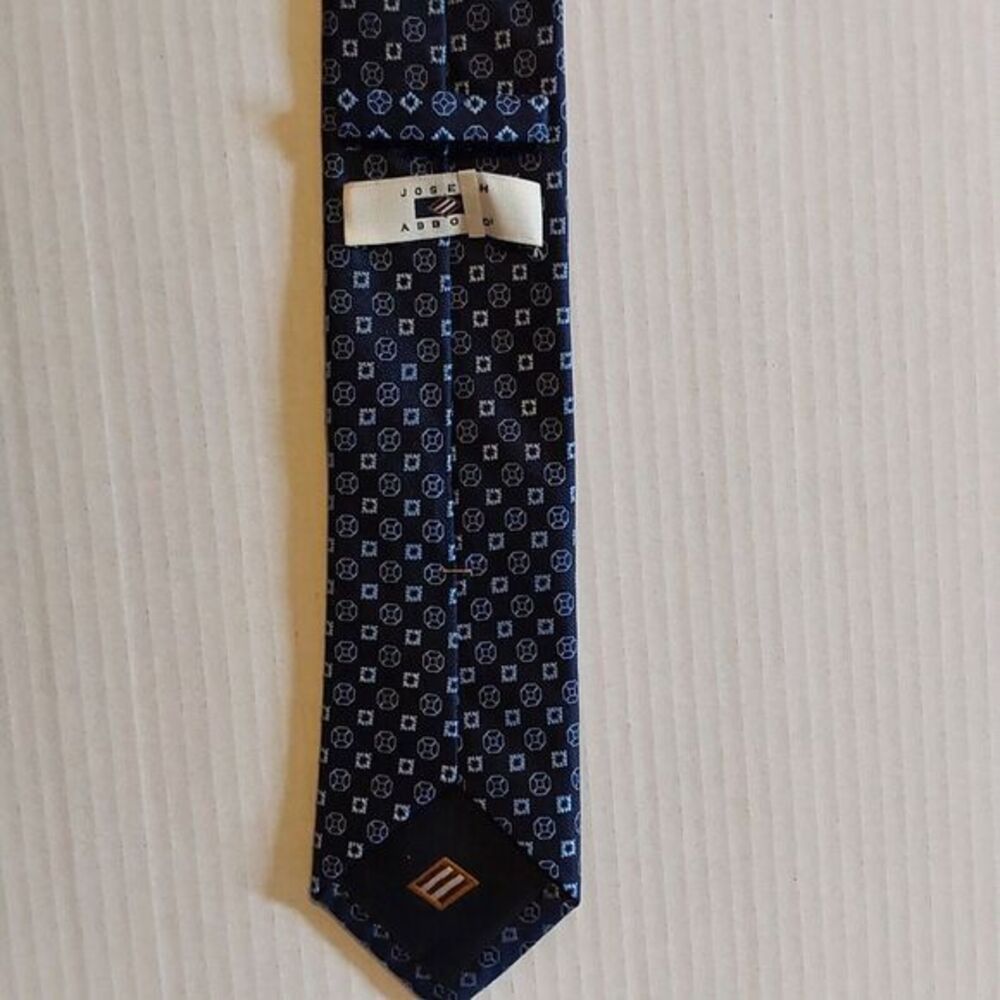 Joseph Abboud 100% Silk Blue Geometric Men's Necktie - Picture 4 of 4